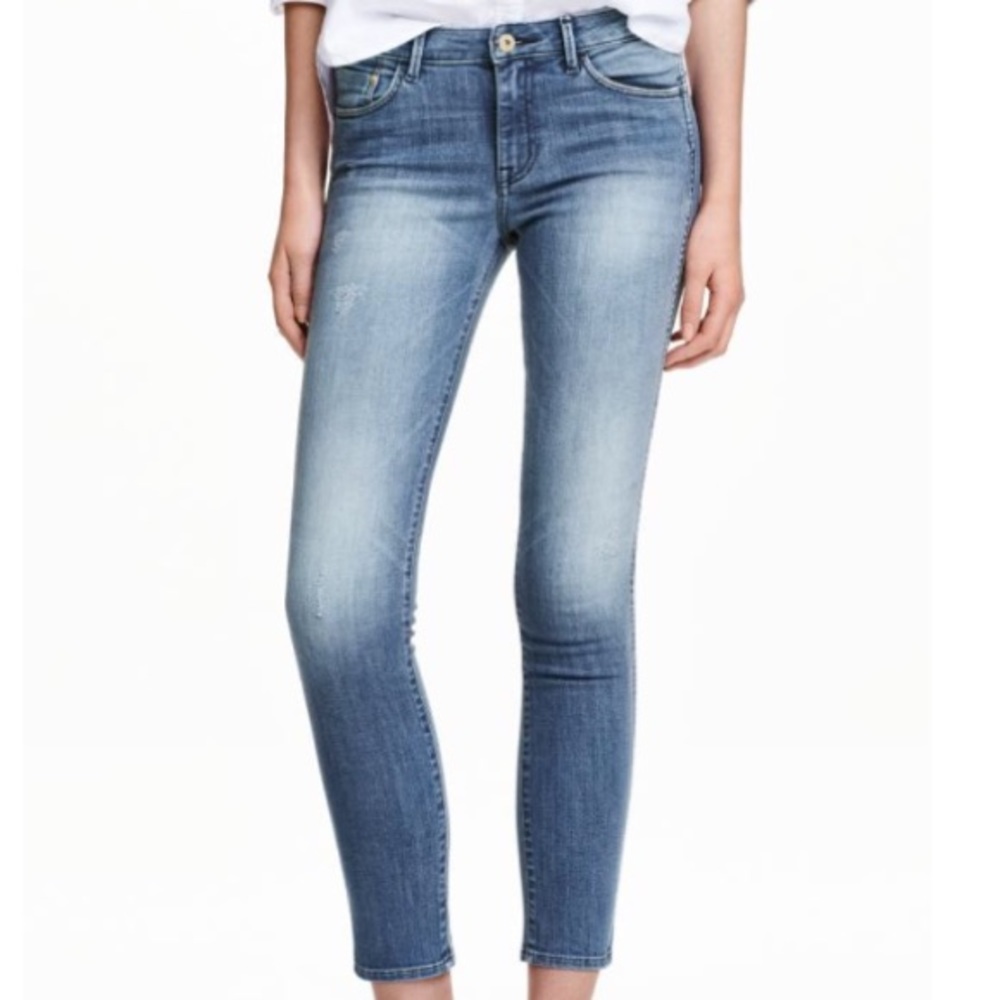 NWT H&M Light Wash Slim Cropped Low Waist Jeans